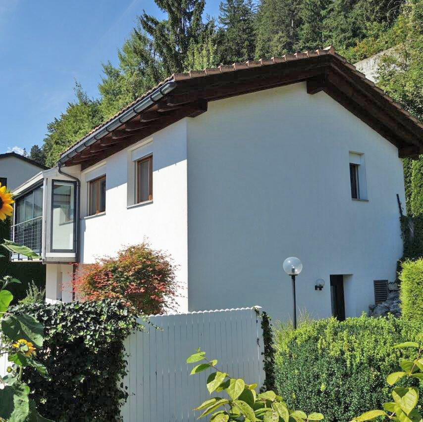 Einfamilienhaus mit angelegtem Gartengrundstück in Trin